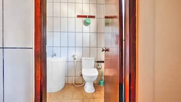 Standard Double Room | Bathroom