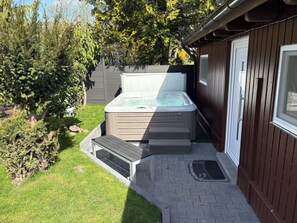 Terrace/patio - Extertal garden chalet with heated outdoor whirlpool Dogs free of charge (Extertal)