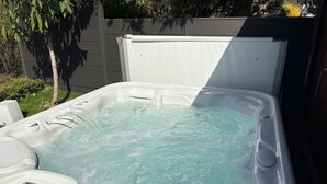 A hot tub with a control panel, jets, and a clear water surface. - Extertal garden chalet with heated outdoor whirlpool Dogs free of charge (Extertal)