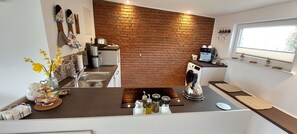 Fridge, oven, stovetop, dishwasher - Extertal garden chalet with heated outdoor whirlpool Dogs free of charge (Extertal)