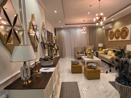 Luxury ocean-view apartment in Colombo 03