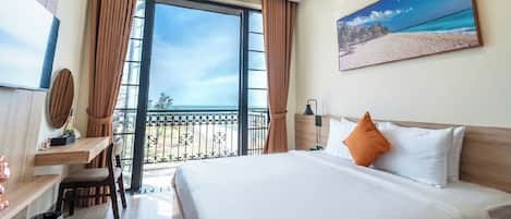 Deluxe Apartment, Sea View | Blackout drapes, iron/ironing board, WiFi (free)