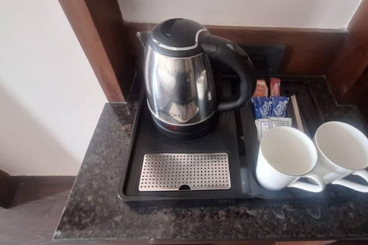 Habitación Deluxe con 1 cama matrimonial o 2 individuales, vista a la ciudad | Café y/o cafetera