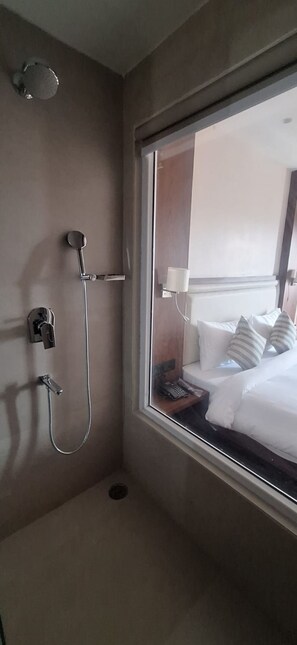 Deluxe-Doppel- oder -Zweibettzimmer, Stadtblick | Bügeleisen/Bügelbrett, kostenloses WLAN