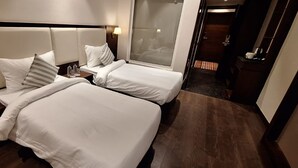 Deluxe Double or Twin Room, City View | Seterika/papan seterika, Wi-fi percuma 