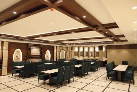 Restaurant. HOTEL REGALIA