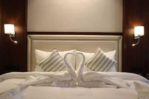 Deluxe Double or Twin Room, City View | Iron/ironing board, free WiFi - HOTEL REGALIA (Bathinda)