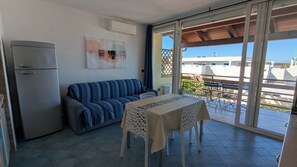 Interior - Casa Ichnusa - Appartamento con vista mare e parcheggio gratuito (Golfo Aranci)