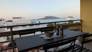 Outdoor dining - Casa Ichnusa - Appartamento con vista mare e parcheggio gratuito (Golfo Aranci)