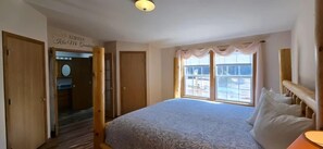 Room - Mickelson Trail Lodge 5 acres of privacy in Custer (Custer)