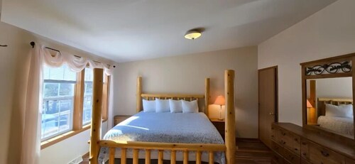 Mickelson Trail Lodge 5 acres of privacy in Custer