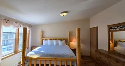 Mickelson Trail Lodge 5 acres of privacy in Custer