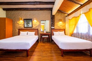 Deluxe Twin Room, 1 Bedroom, Courtyard View - Cottage Syariah GS Rumah Kayu (Parongpong)