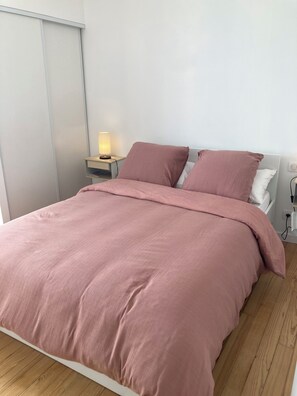 3 bedrooms, iron/ironing board, WiFi, bed sheets - " Spacious, bright house ideal for family vacations." (Guilvinec)