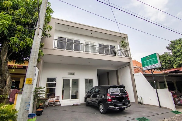 Exterior - Oemah Djari Guest House Syariah Semarang (Krobokan, Semarang Barat)