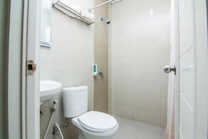 Superior Room | Bathroom - Oemah Djari Guest House Syariah Semarang (Krobokan, Semarang Barat)
