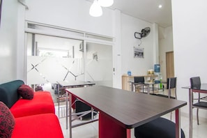 Dining - Oemah Djari Guest House Syariah Semarang (Krobokan, Semarang Barat)