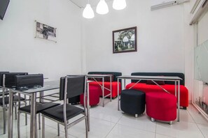 Dining - Oemah Djari Guest House Syariah Semarang (Semarang)