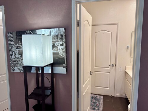 Cozy 1B1B with Private Entry in the Heart of Eastvale