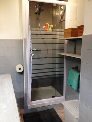 Bathroom - Vrbo Property (Hyères)