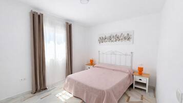 2 bedrooms, iron/ironing board, bed sheets