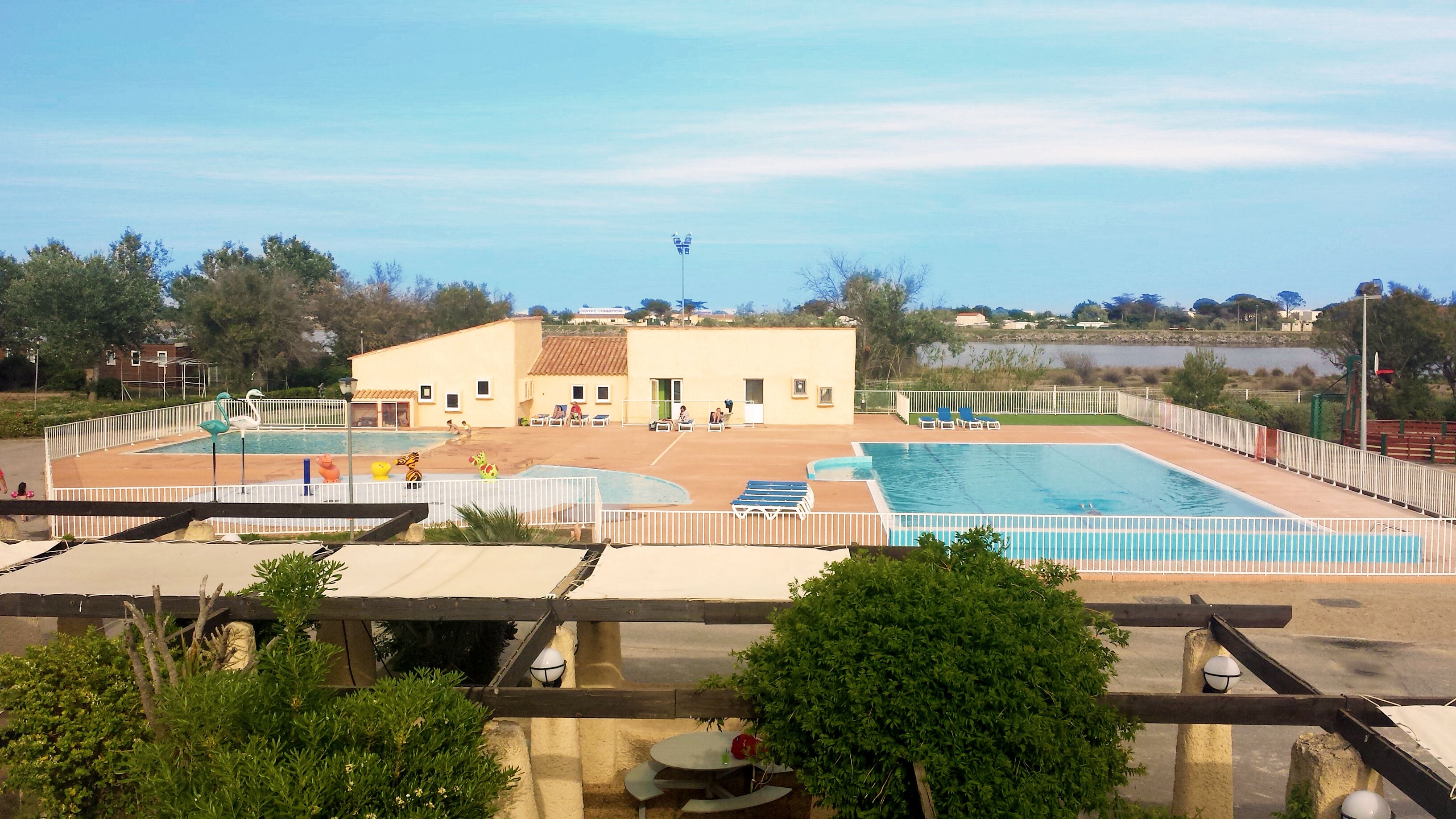 2 outdoor pools