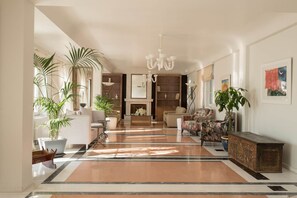 Interior - Santorini Gem (Santorini)