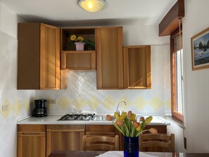 Fridge, stovetop, coffee/tea maker, cookware/dishes/utensils - Lignano apartment with terrace (Lignano Sabbiadoro)