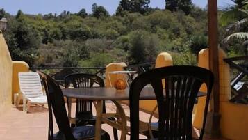 Comfort Apartment, Ocean View | Outdoor dining