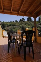 Apartamento Confort, vistas al mar | Restaurante al aire libre