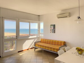 Dining - Seafront apartment on the promenade (Lignano Sabbiadoro)