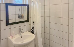 Shower - 2 bedroom cozy home in Væggerløse (Væggerløse)