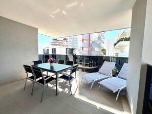 Outdoor dining - Lignano Sabbiadoro central flat (Lignano Sabbiadoro)