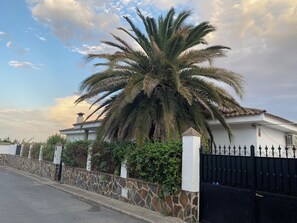 Property grounds - House in Toledo for 8 people with swimming pool, barbecue and garden (Azucaica)