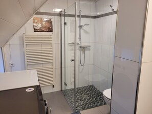 Shower, hair dryer - Vacation home Heilhecker with idyllic garden for families and those seeking peace and quiet (Brake)
