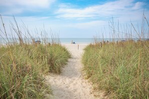 Beach - Cozy 2-bedroom condo on the 10th Floor, located in fantastic North Myrtle Beach (North Myrtle Beach)