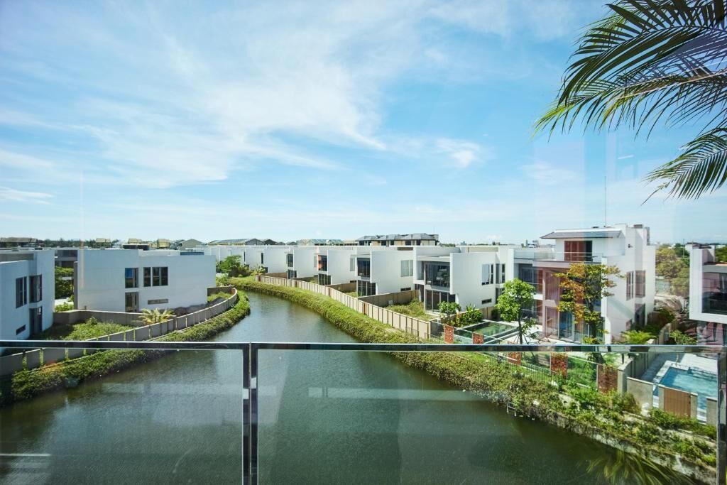Superior Suite, Balcony, River View | Property grounds