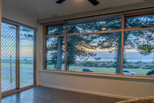 Koala Stay | Luxury Esplanade Retreat - Largs Bay