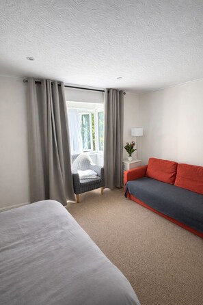 Iron/ironing board, WiFi, bed sheets - The Magic Studio (London)