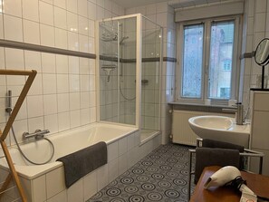Bathroom - Apartment in Landau Stadtoase (Landau in der Pfalz)