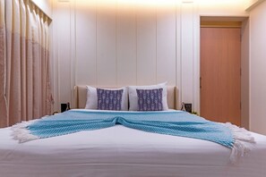 Deluxe Villa | Iron/ironing board, free WiFi - Alaya Stays Rosalia 3BHK Villa with Pool (Lonavala)