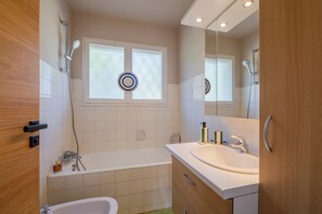 Bathroom - Vrbo Property (Cavalaire-sur-Mer)