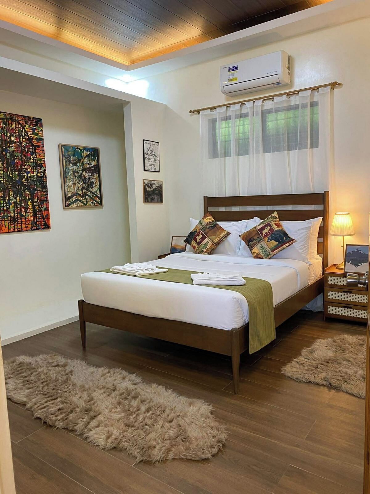 Casa, 1 cama de casal, cozinha, vista para a montanha