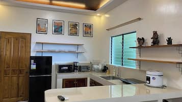 House, 1 Double Bed, Kitchen, Mountain View | Private kitchen | Microwave, stovetop, cookware/dishes/utensils