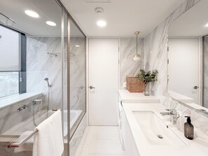 基本四人房 | 浴室