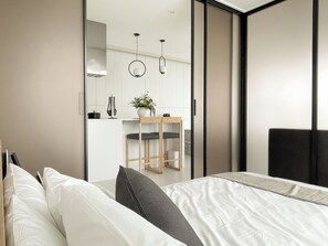 Basic Twin Room - Plott The Gak Yangyang (Yangyang)