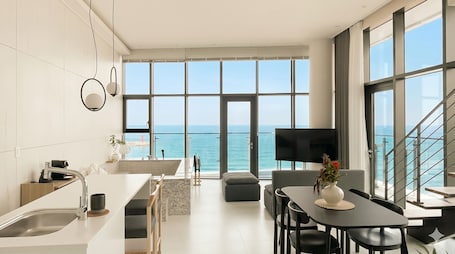 Premier Suite Loft Spa. Plott The Gak Yangyang
