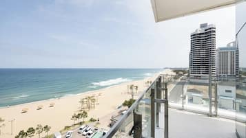 Premier Suite Loft Spa | WiFi (free), bed sheets
