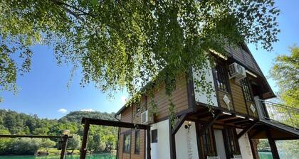 Hotel Neron i River View