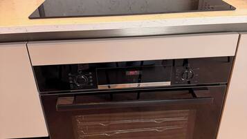 Apartment, 2 Bedrooms, Accessible | Private kitchen